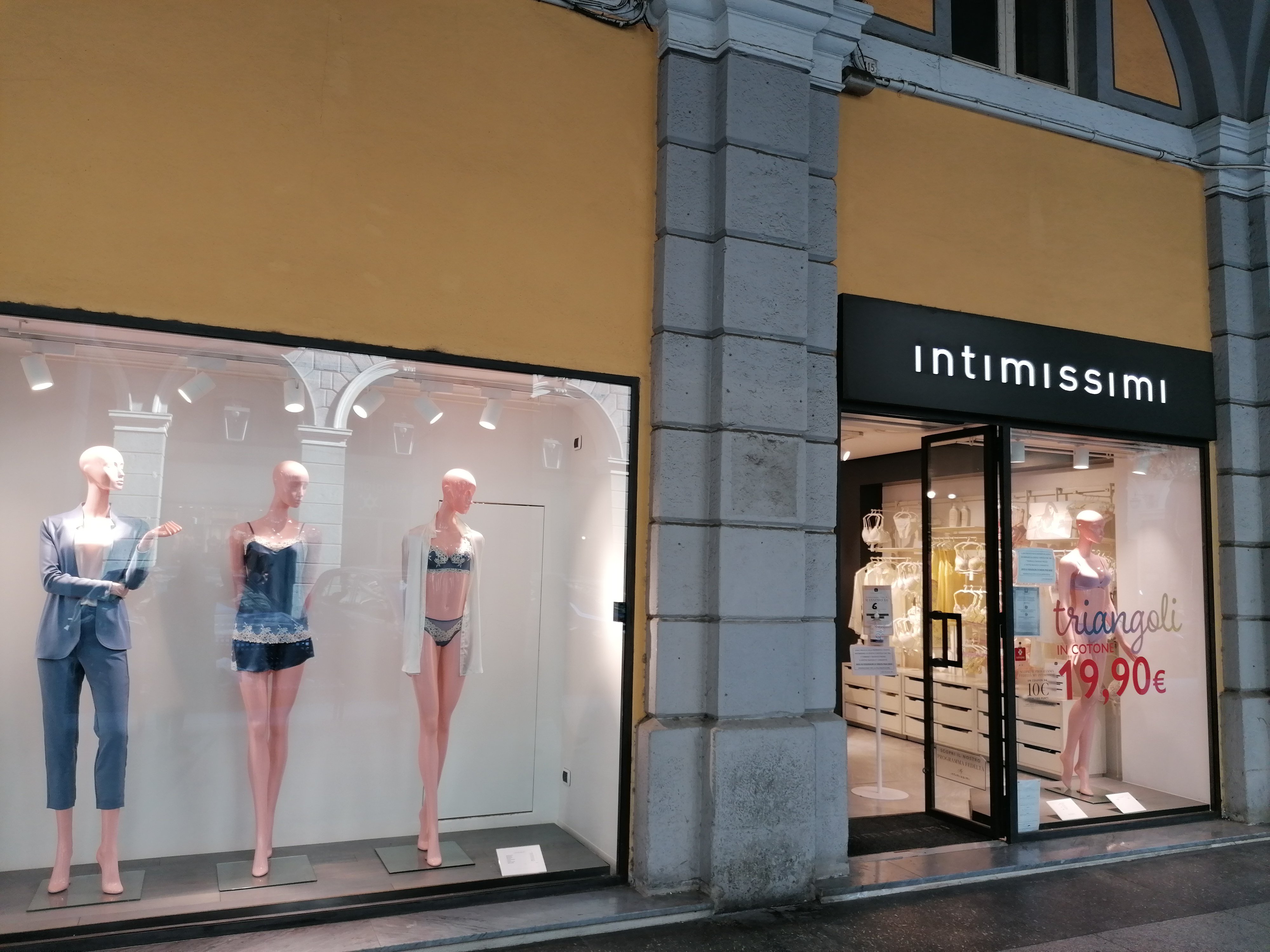 Intimissimi SAVONA VIA PALEOCAPA 113/115R