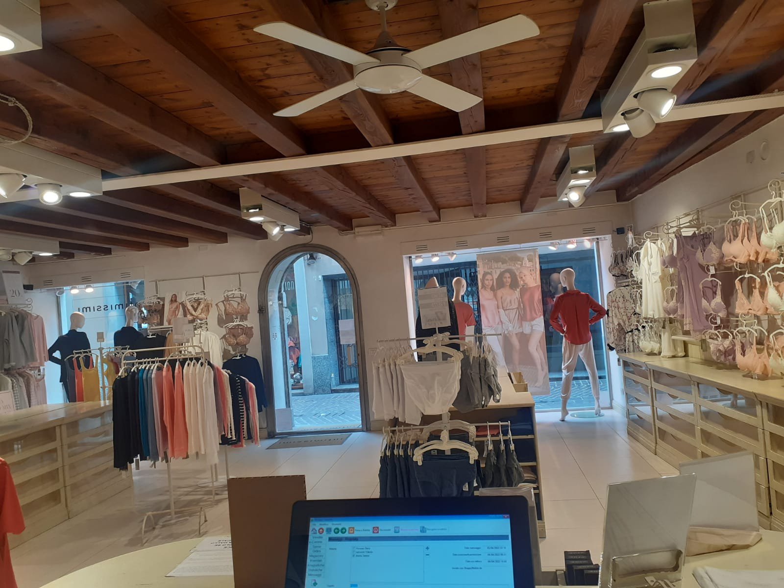 Intimissimi CLUSONE VIA CARPINONI 12/14