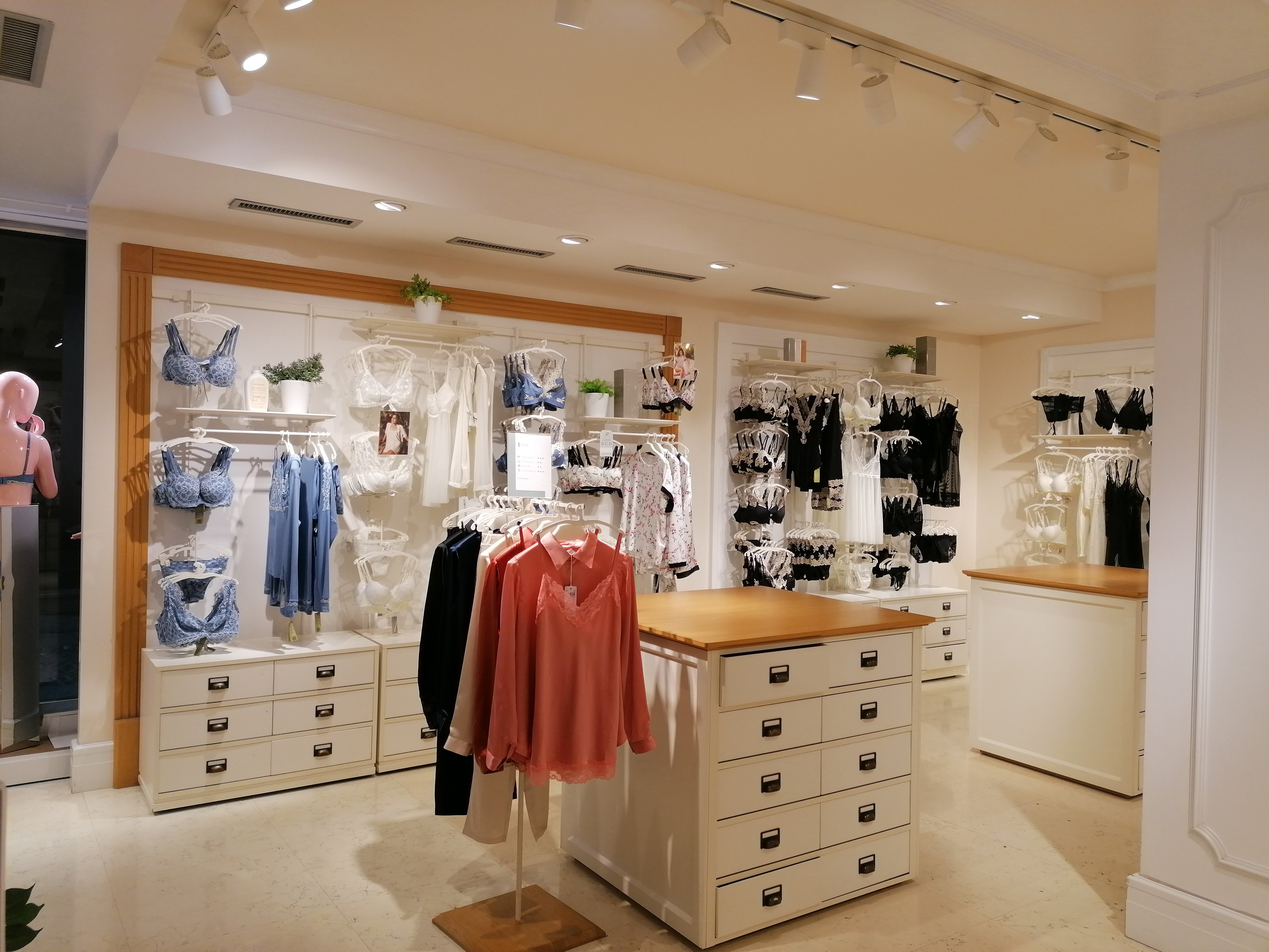 Intimissimi PAVIA STRADA NUOVA 29/C