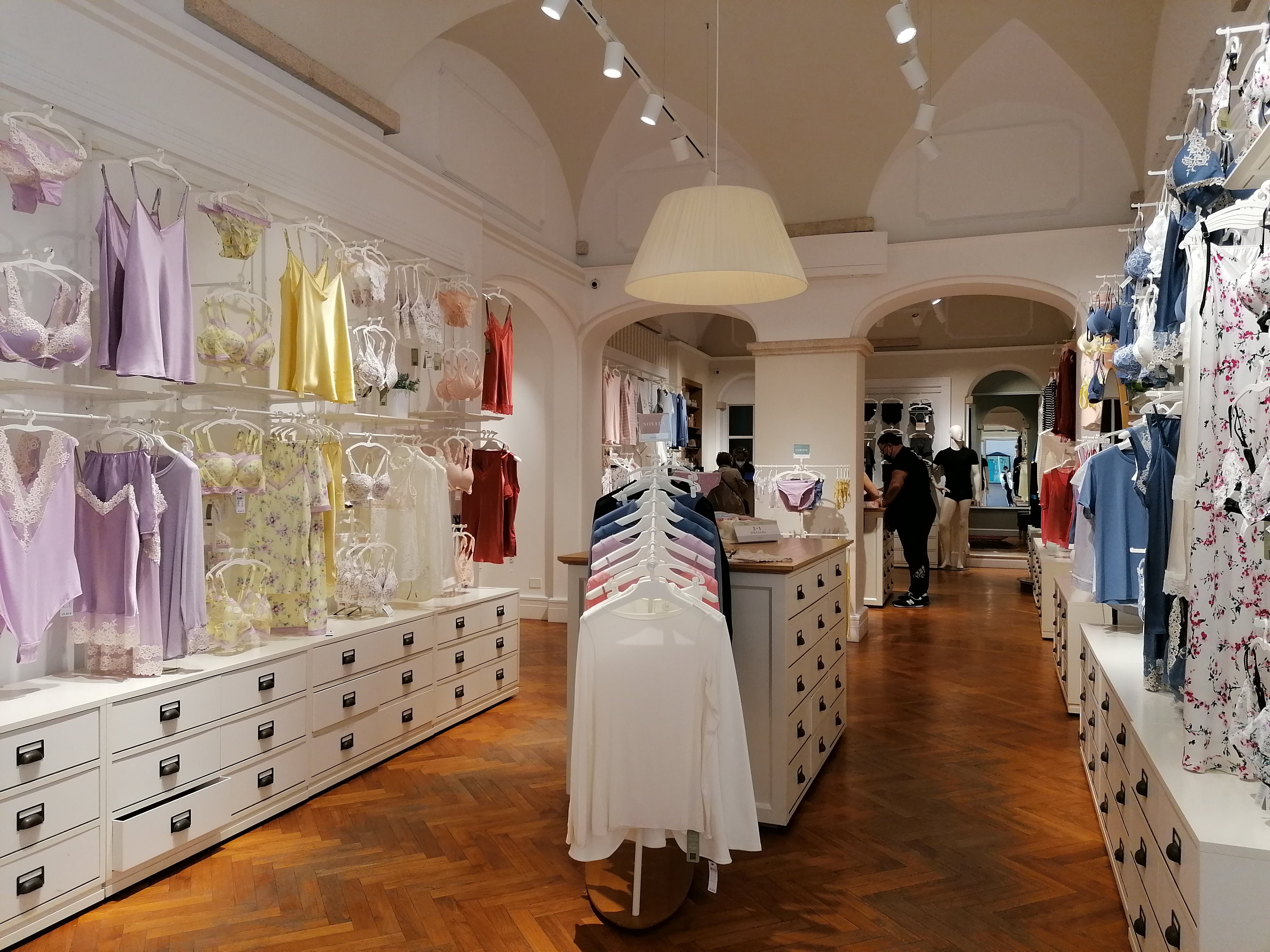 Intimissimi FINALE LIGURE VIA PERTICA