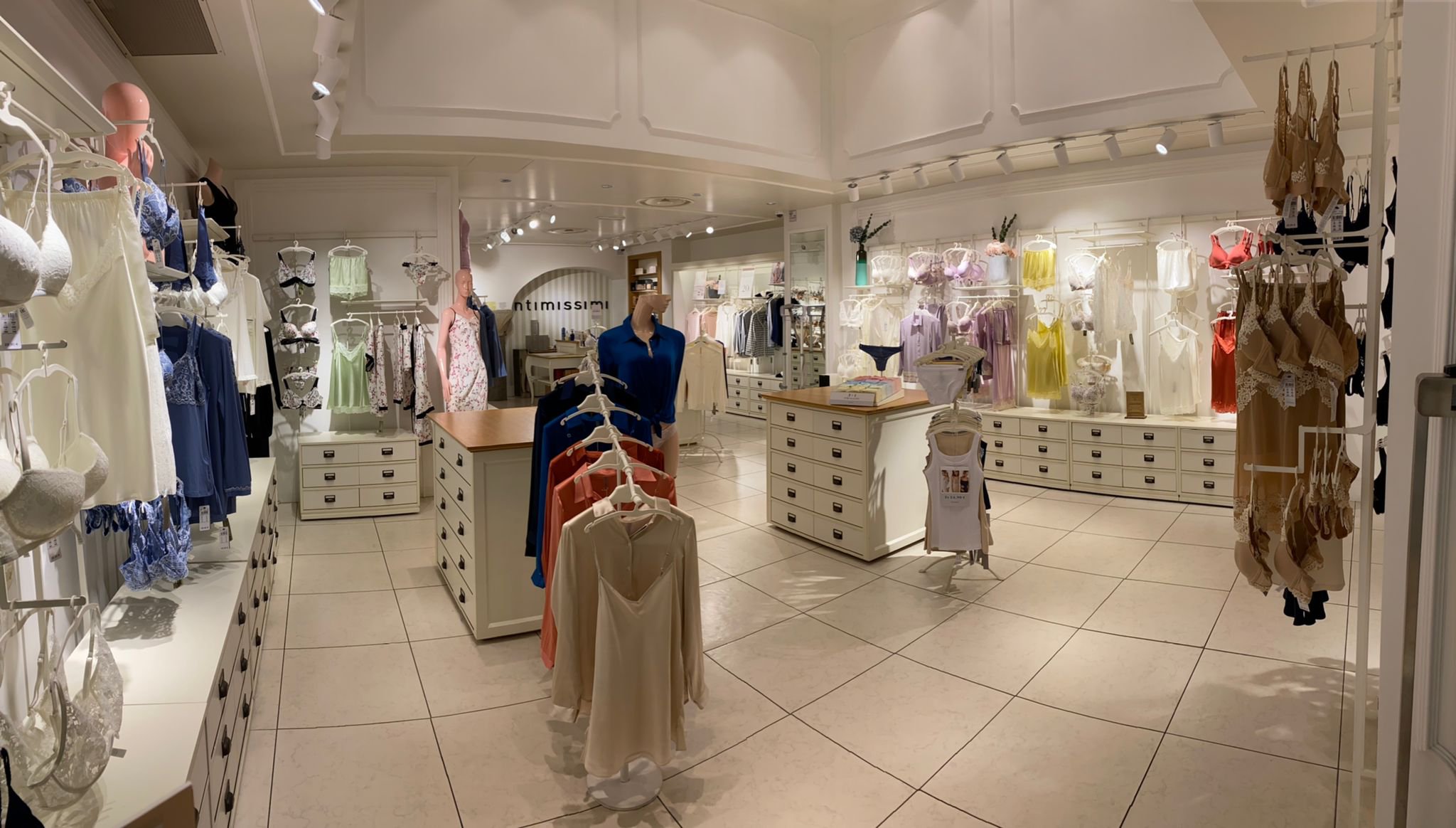 Intimissimi INTRA VIA S. VITTORE 22