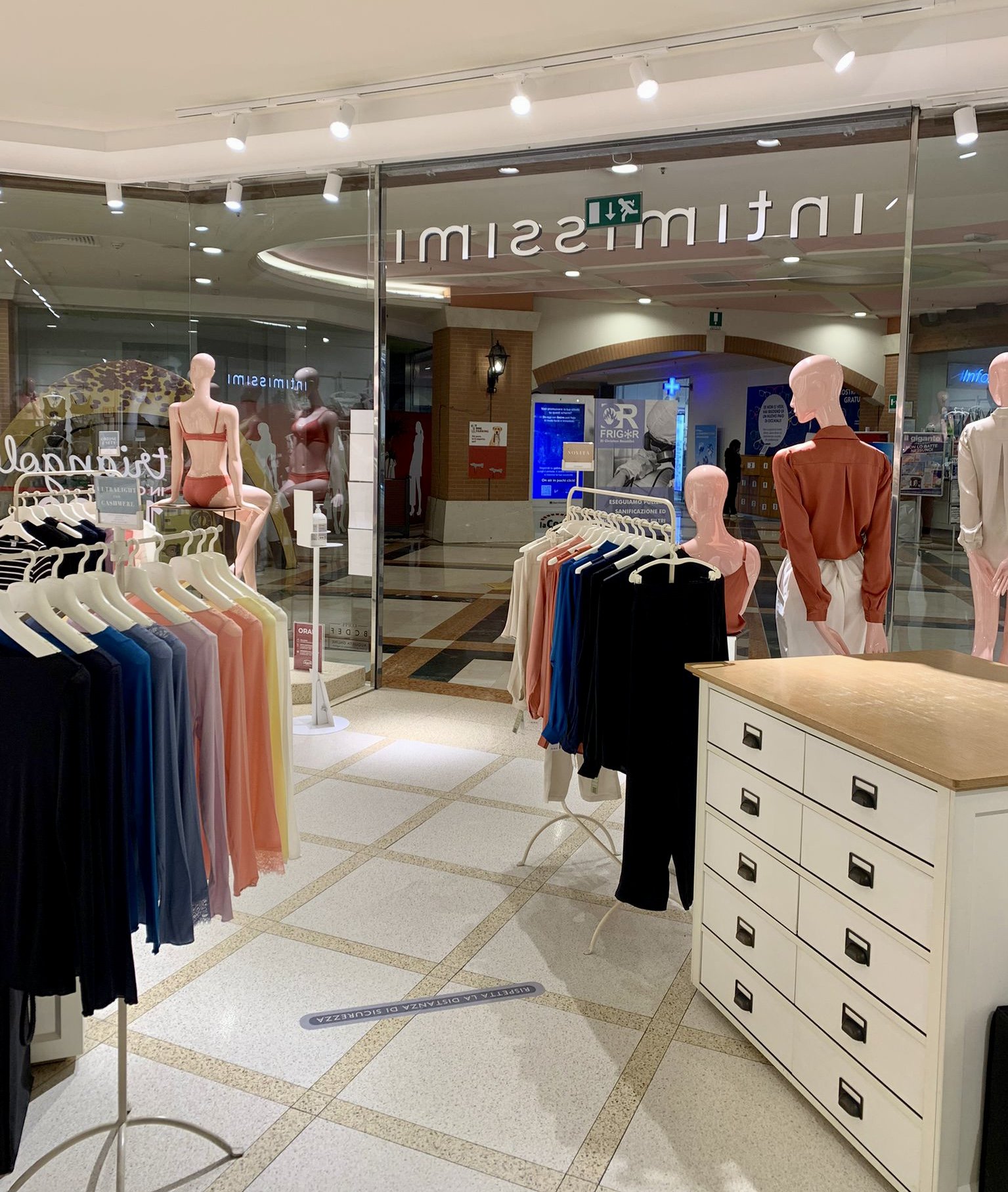 Intimissimi BELLINZAGO LOMBARDO CCLE