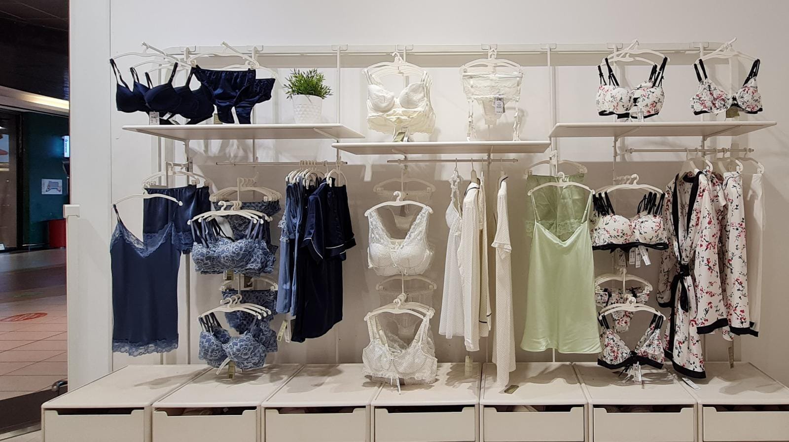 Intimissimi GRAVINA CCLE IPERCOOP