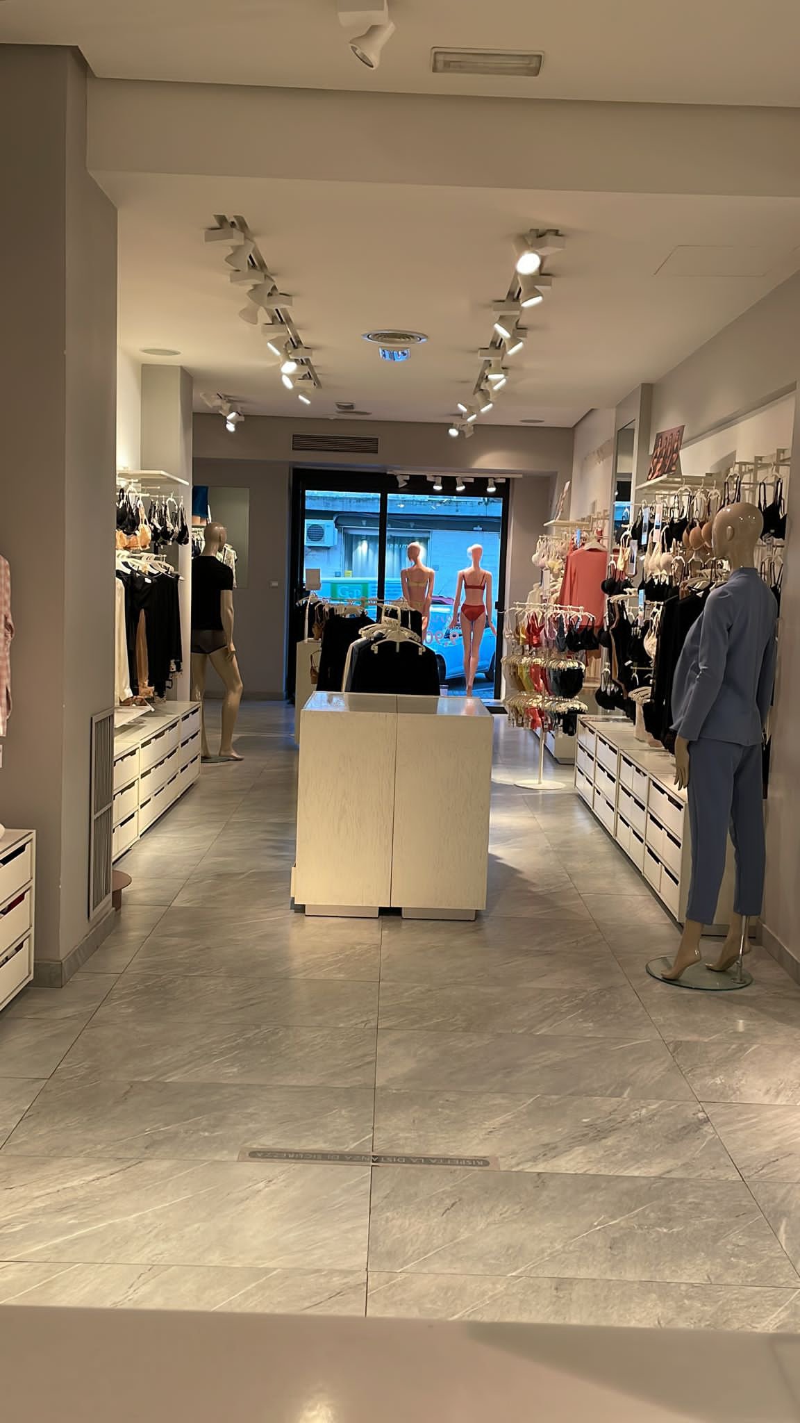Intimissimi AULLA VIA DELLA RESISTENZA 37